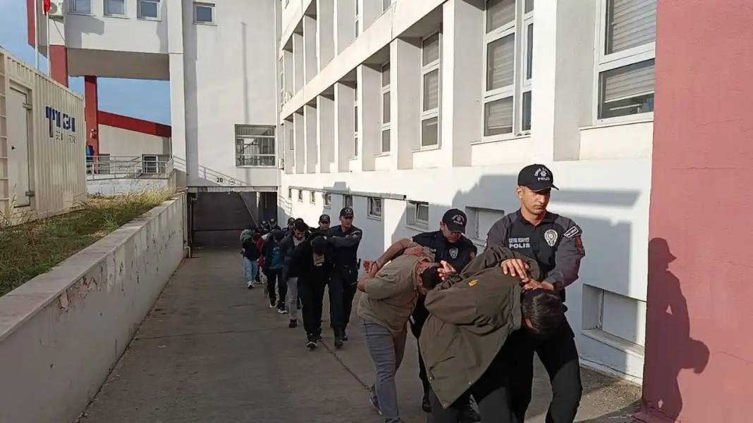 Adana’da ‘Sazan Sarmalı’ Çetesi Çökertildi! 6